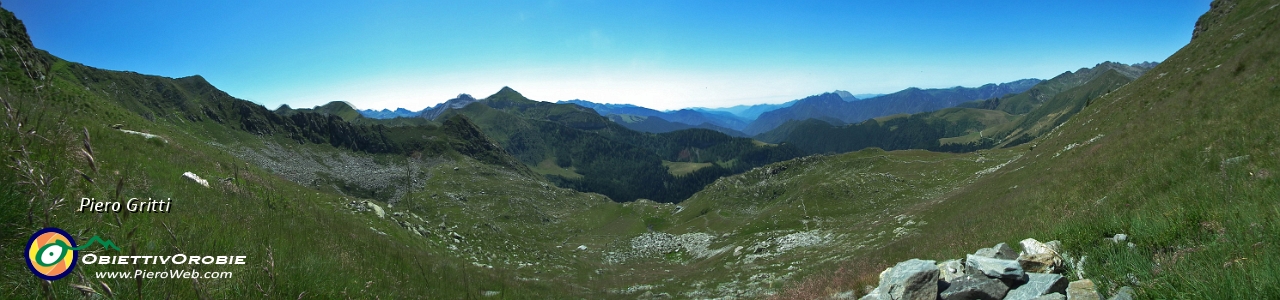 48 vista sulla conca di origine glaciale....jpg